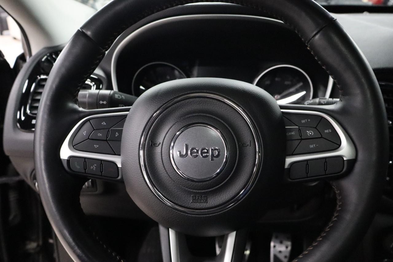 Jeep Compass Vehicle Full-screen Gallery Image 13