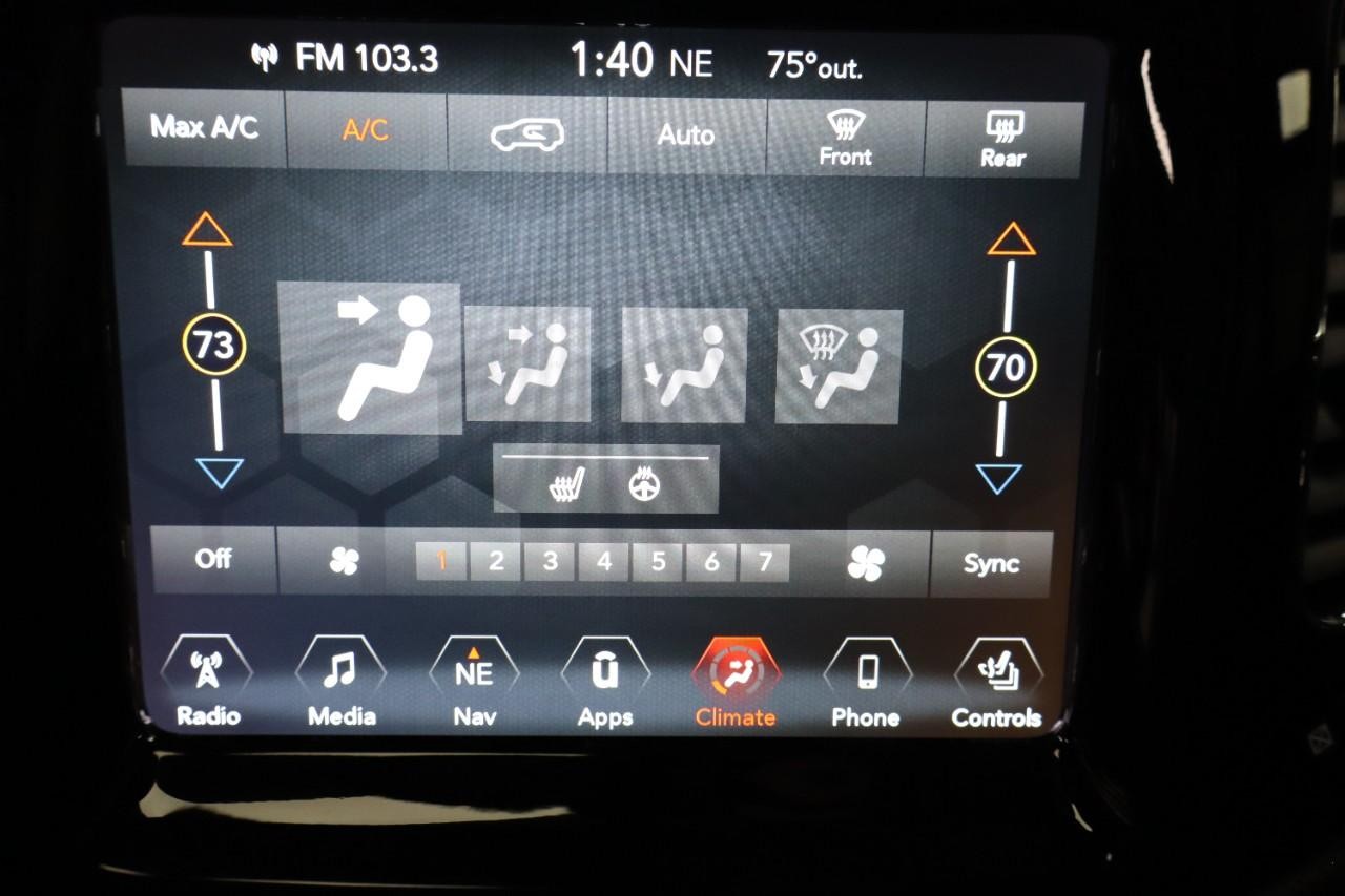 Jeep Compass Vehicle Full-screen Gallery Image 16