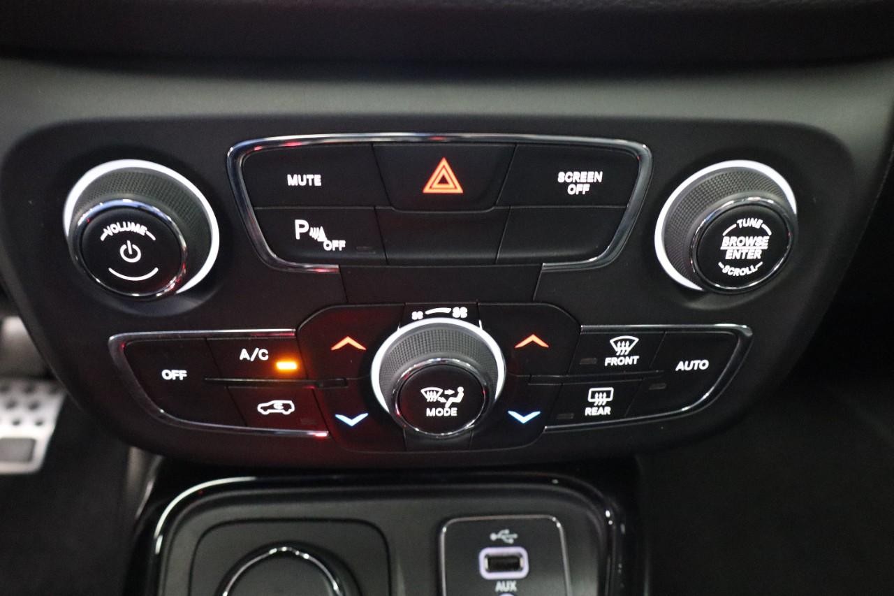Jeep Compass Vehicle Full-screen Gallery Image 17