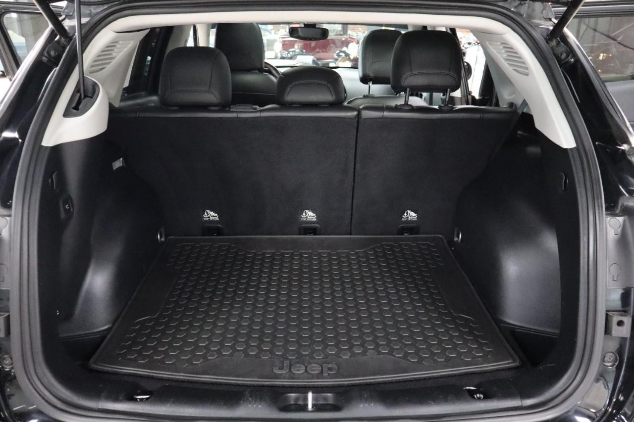 Jeep Compass Vehicle Full-screen Gallery Image 19