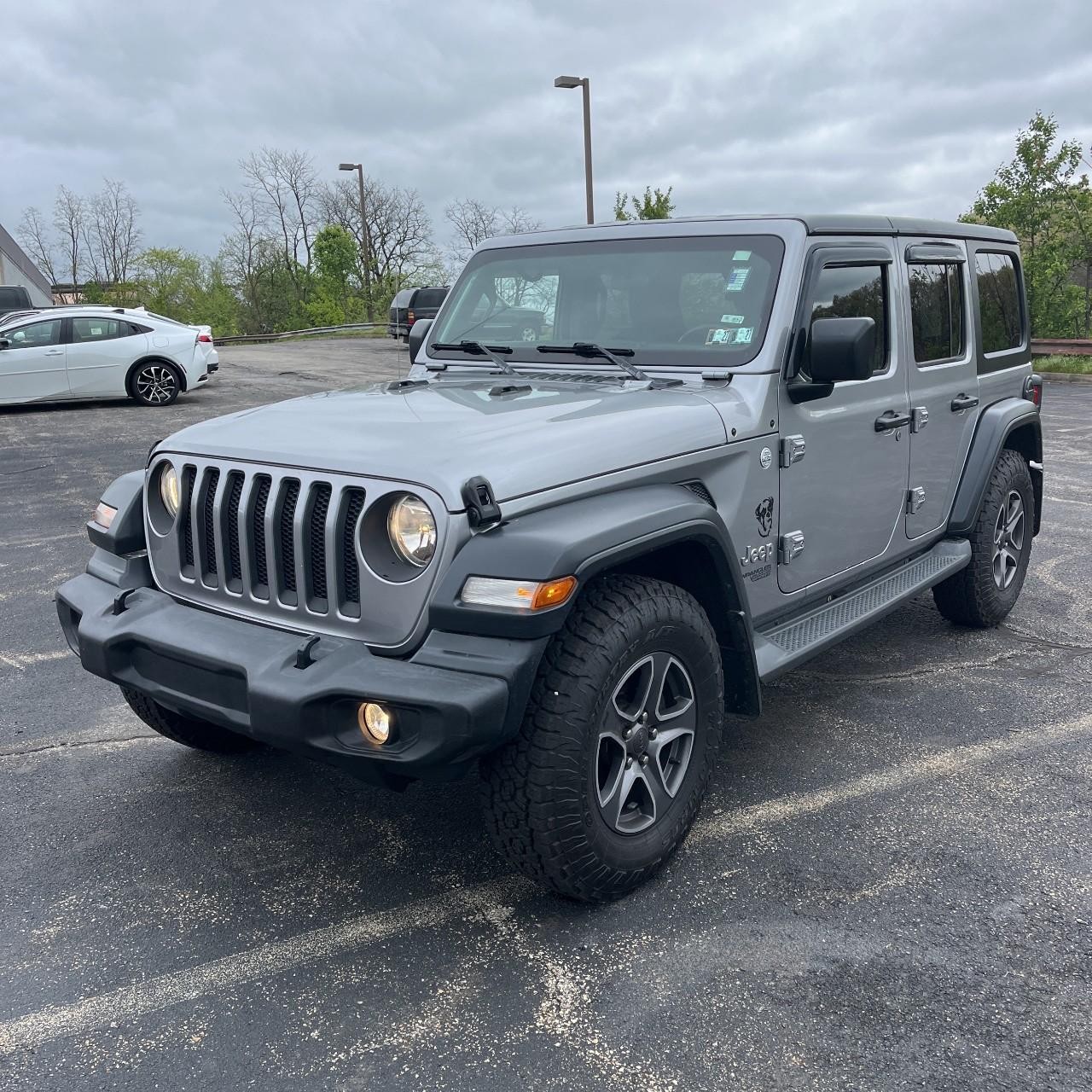 Jeep Wrangler Unlimited Vehicle Full-screen Gallery Image 2