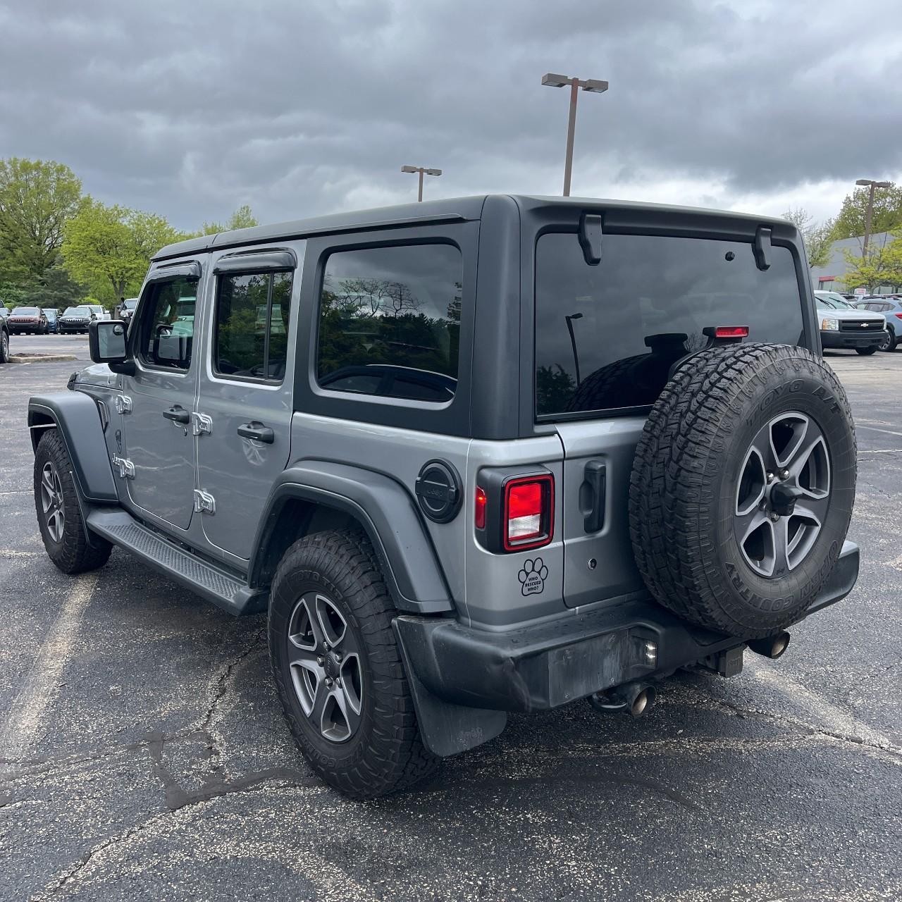 Jeep Wrangler Unlimited Vehicle Full-screen Gallery Image 4