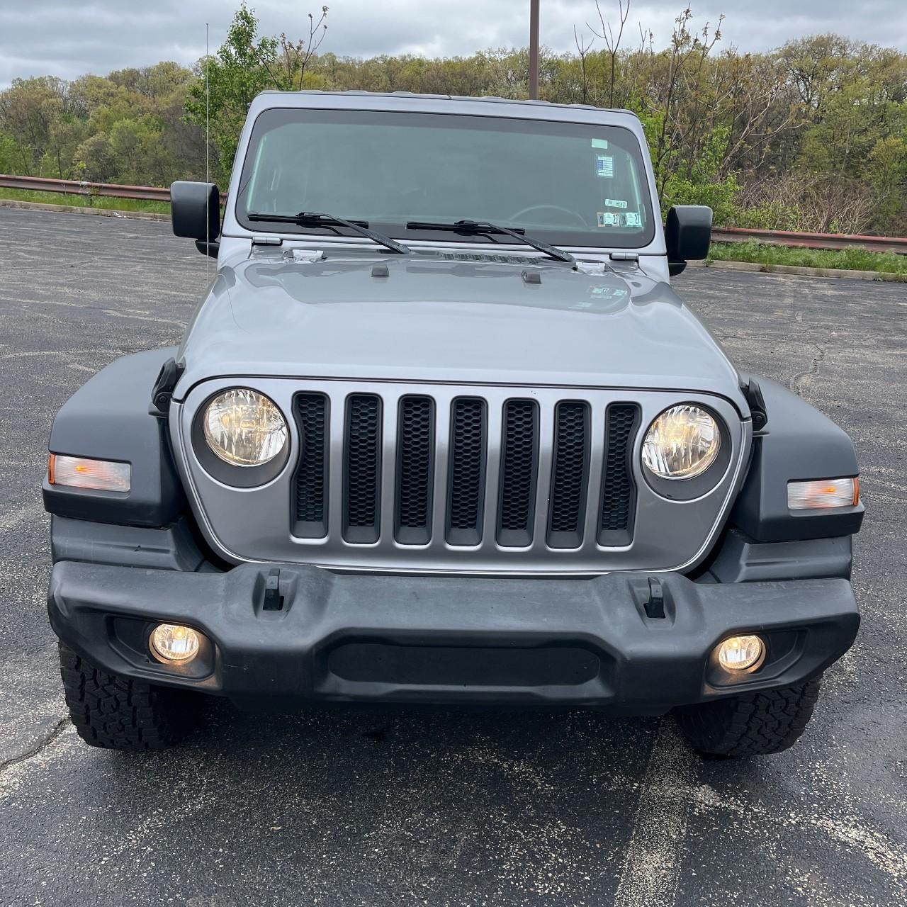 Jeep Wrangler Unlimited Vehicle Full-screen Gallery Image 9
