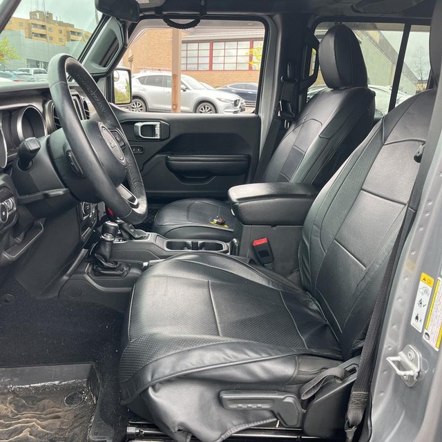 Jeep Wrangler Unlimited Vehicle Full-screen Gallery Image 11