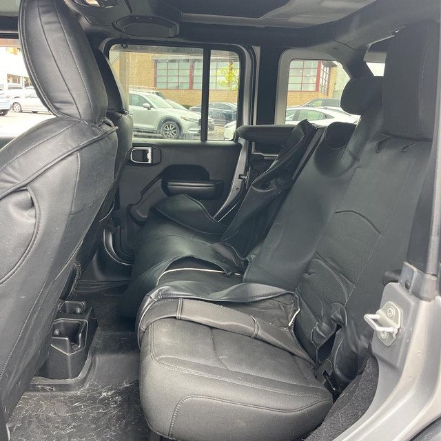 Jeep Wrangler Unlimited Vehicle Full-screen Gallery Image 13
