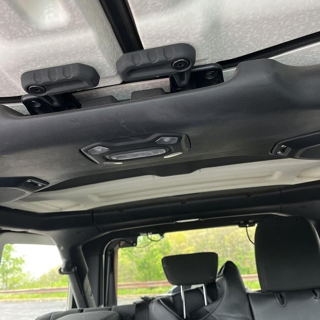Jeep Wrangler Unlimited Vehicle Full-screen Gallery Image 17