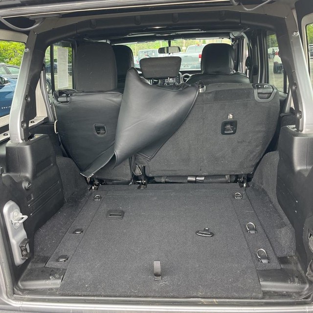 Jeep Wrangler Unlimited Vehicle Full-screen Gallery Image 18