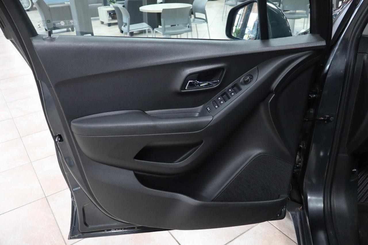 Chevrolet Trax Vehicle Full-screen Gallery Image 11