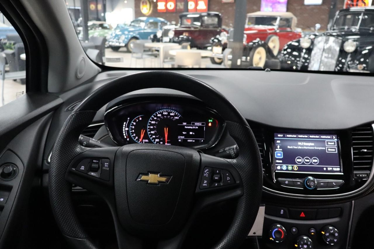 Chevrolet Trax Vehicle Full-screen Gallery Image 12