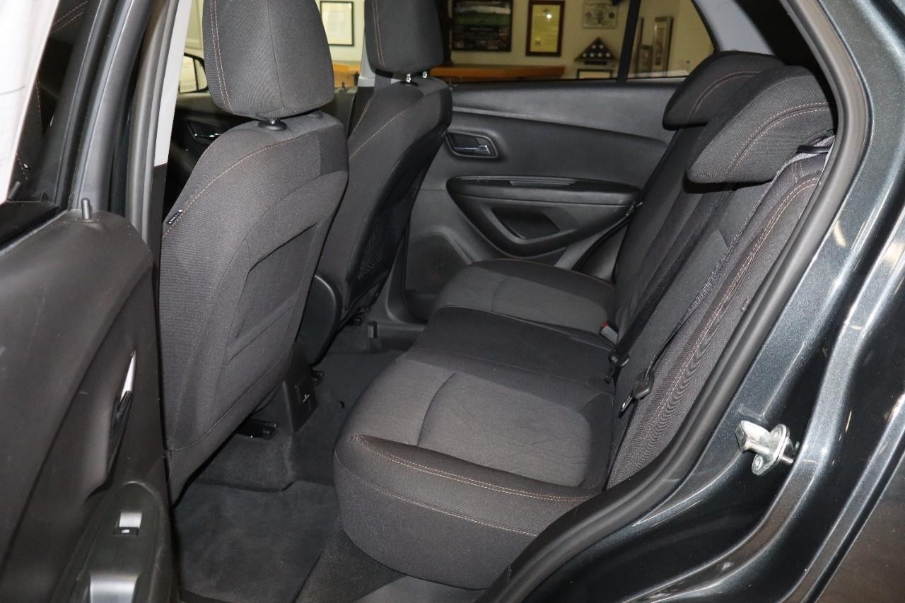 Chevrolet Trax Vehicle Full-screen Gallery Image 16