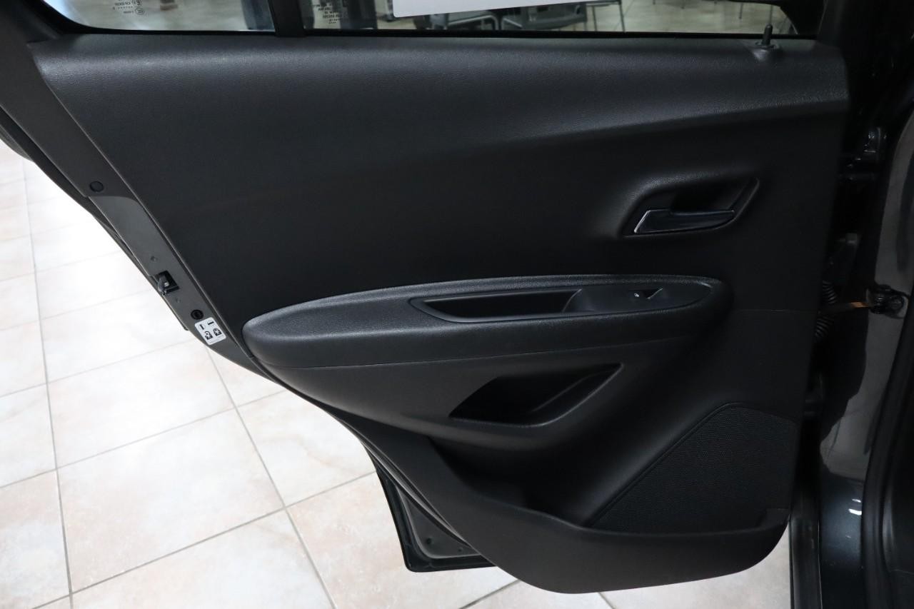 Chevrolet Trax Vehicle Full-screen Gallery Image 17