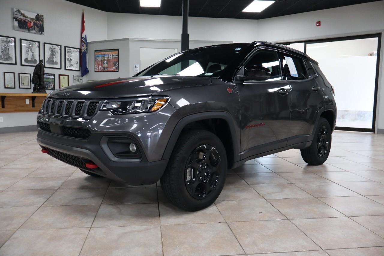Jeep Compass Vehicle Full-screen Gallery Image 2