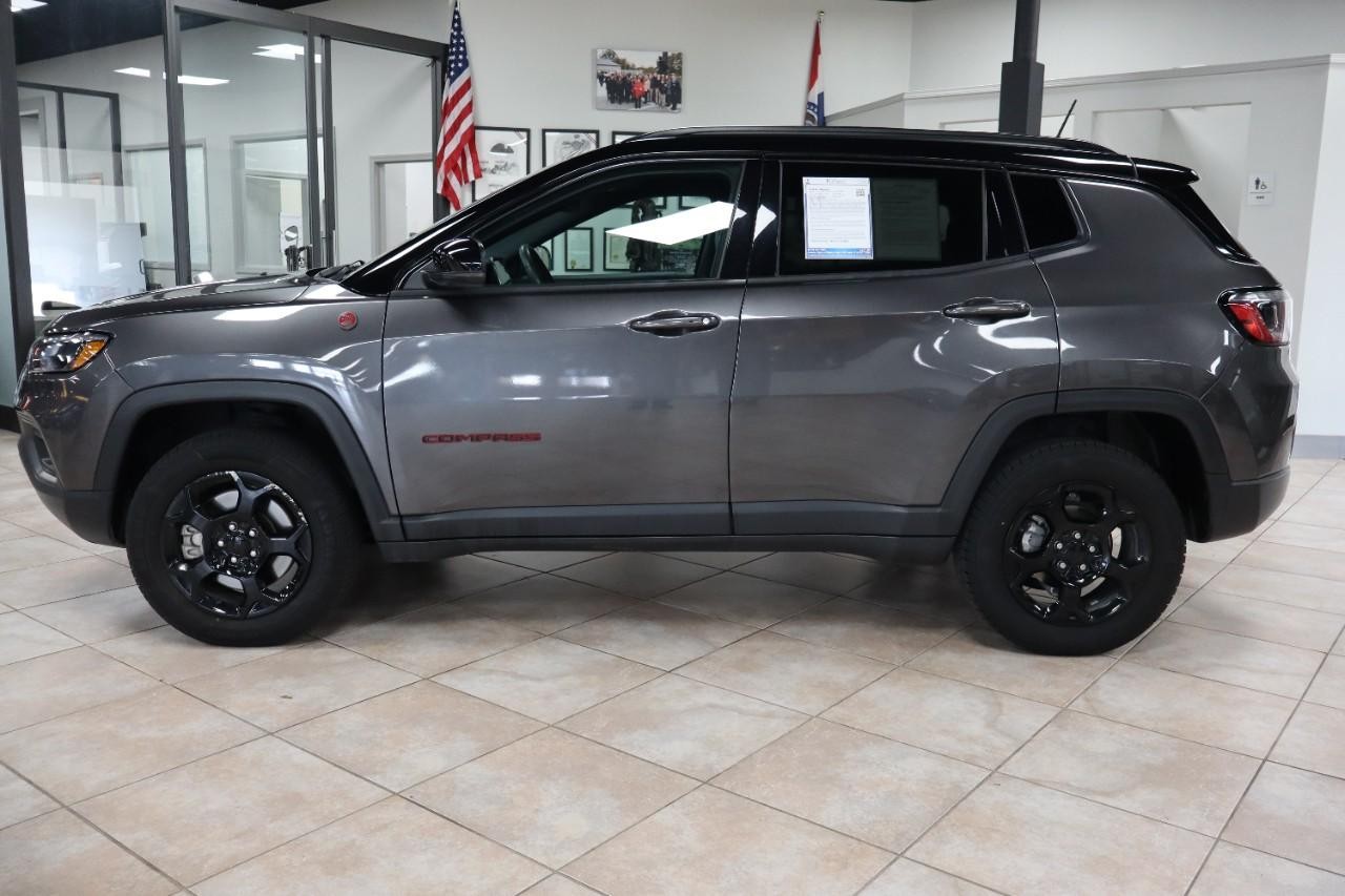 Jeep Compass Vehicle Full-screen Gallery Image 3