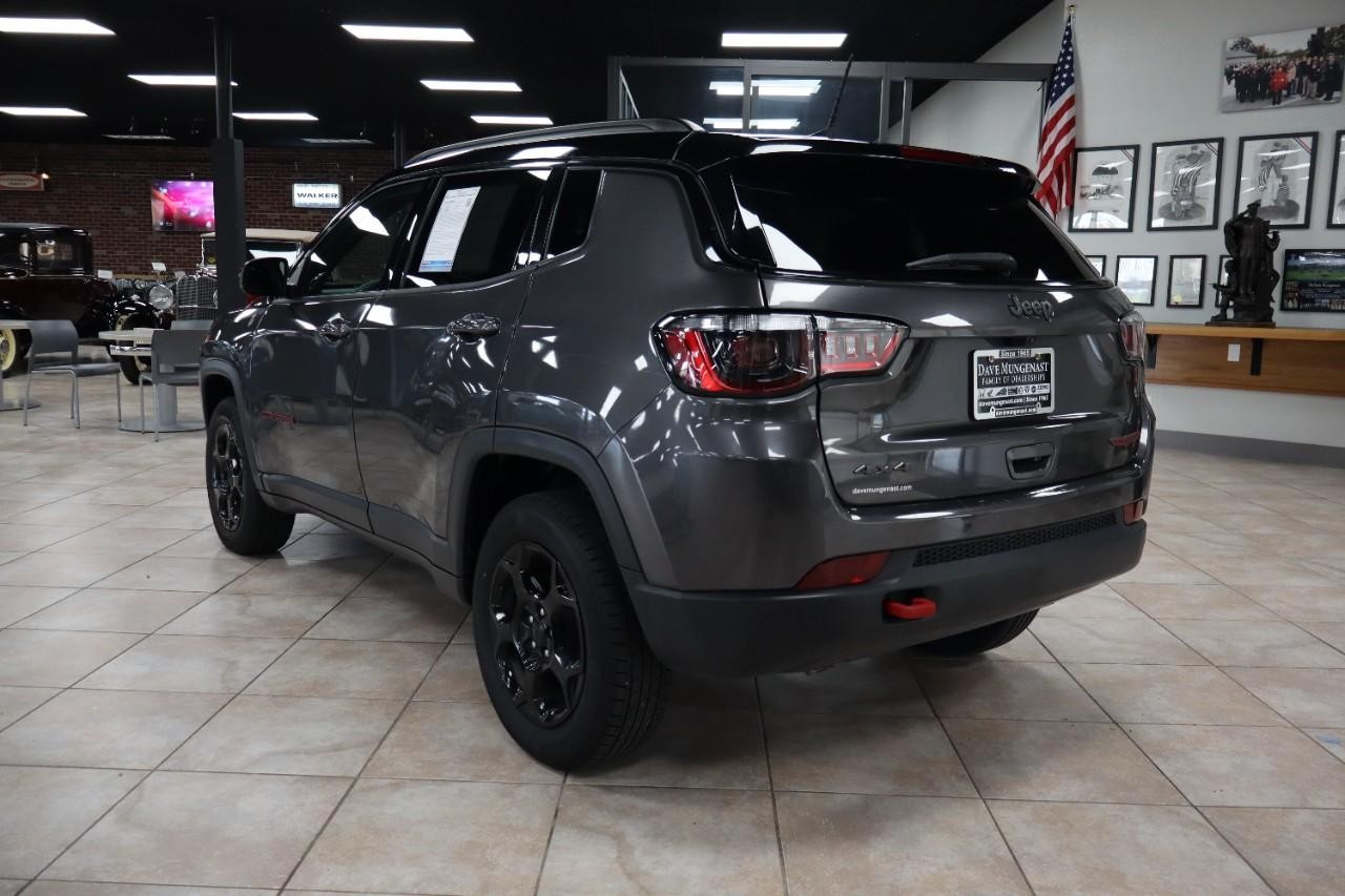 Jeep Compass Vehicle Full-screen Gallery Image 4