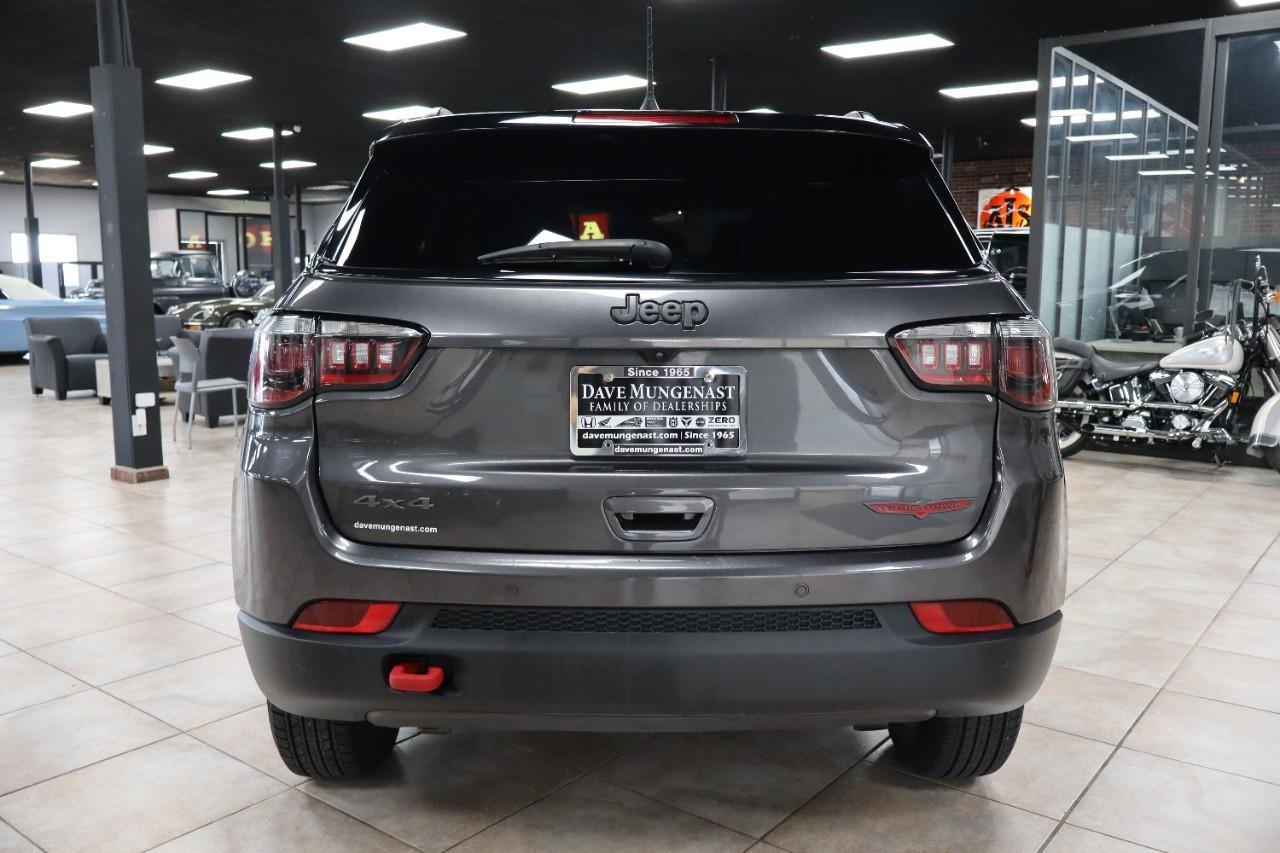 Jeep Compass Vehicle Full-screen Gallery Image 5