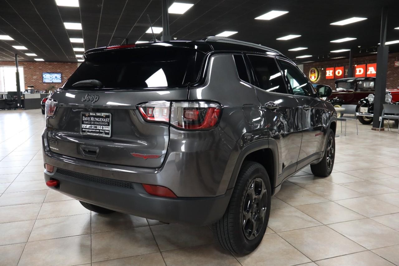 Jeep Compass Vehicle Full-screen Gallery Image 6