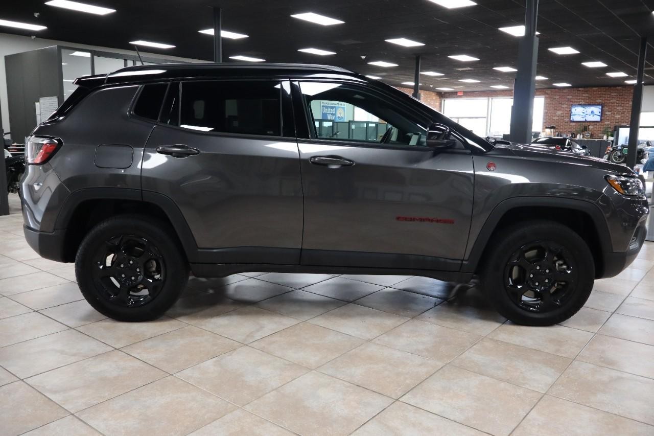 Jeep Compass Vehicle Full-screen Gallery Image 7