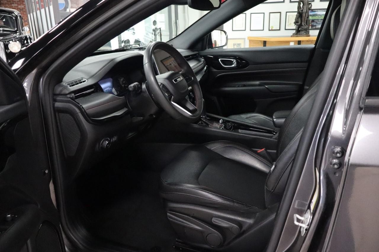Jeep Compass Vehicle Full-screen Gallery Image 10