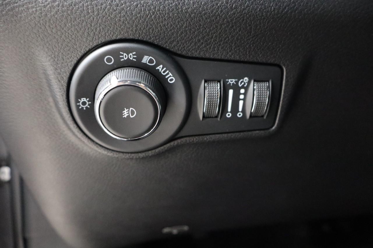 Jeep Compass Vehicle Full-screen Gallery Image 12