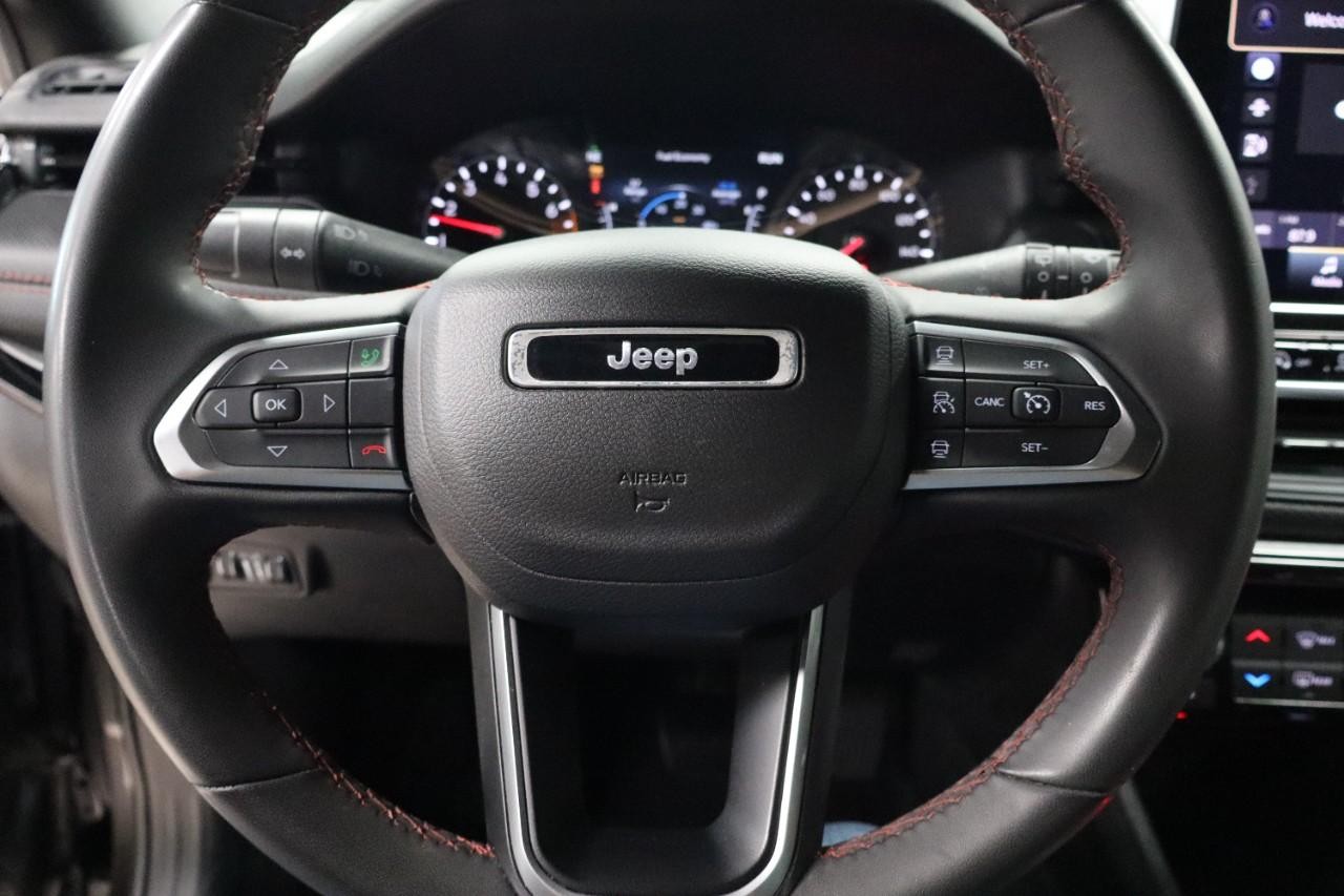 Jeep Compass Vehicle Full-screen Gallery Image 13
