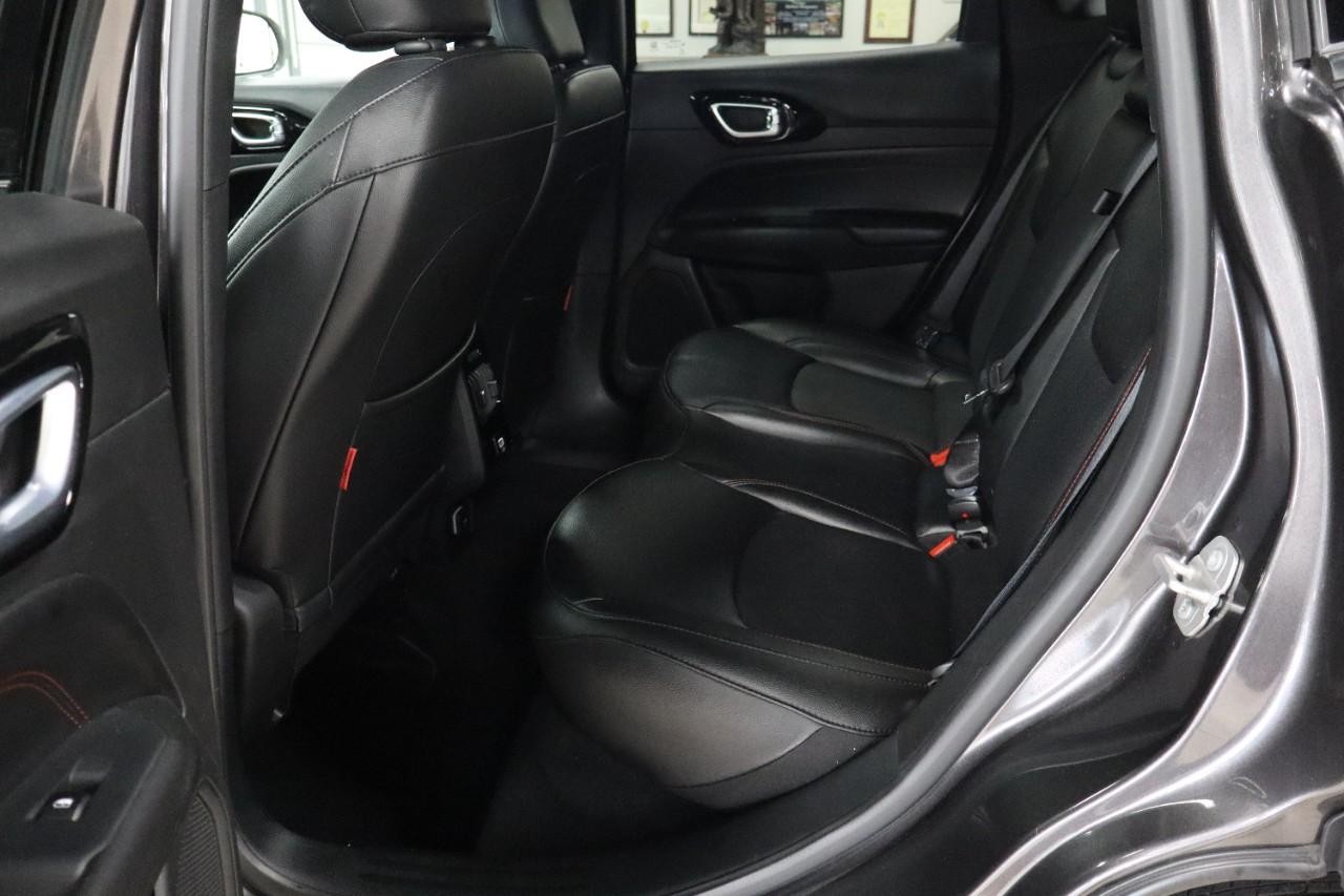 Jeep Compass Vehicle Full-screen Gallery Image 16