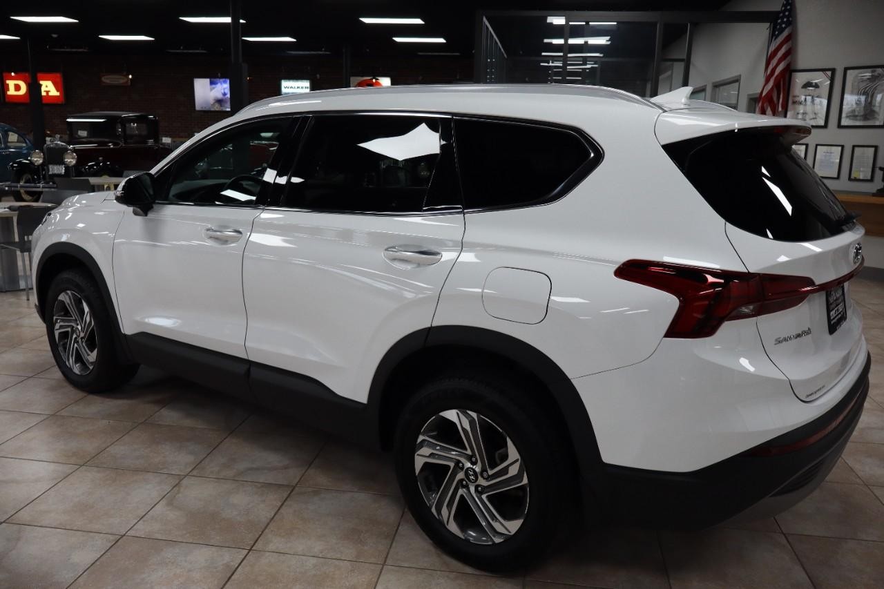 Hyundai Santa Fe Vehicle Full-screen Gallery Image 4