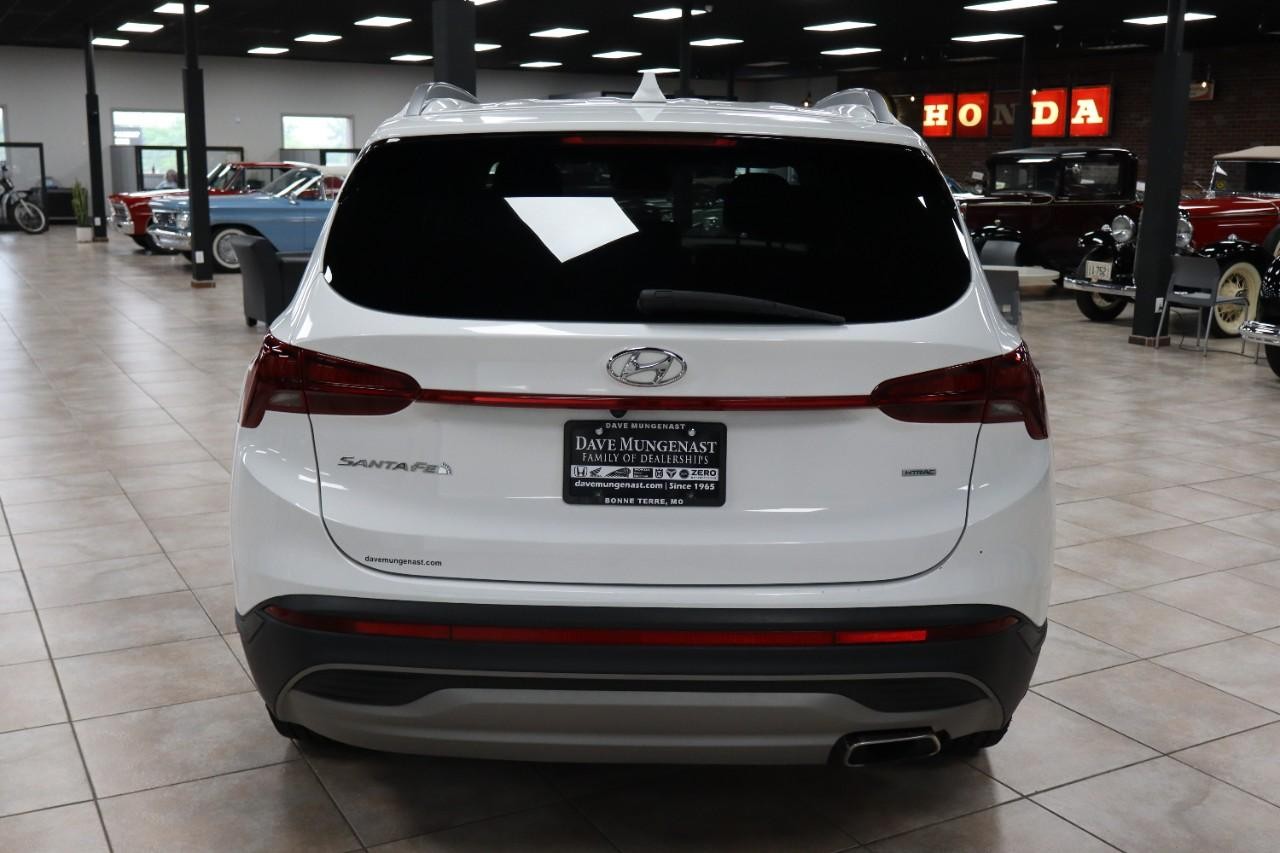 Hyundai Santa Fe Vehicle Full-screen Gallery Image 5