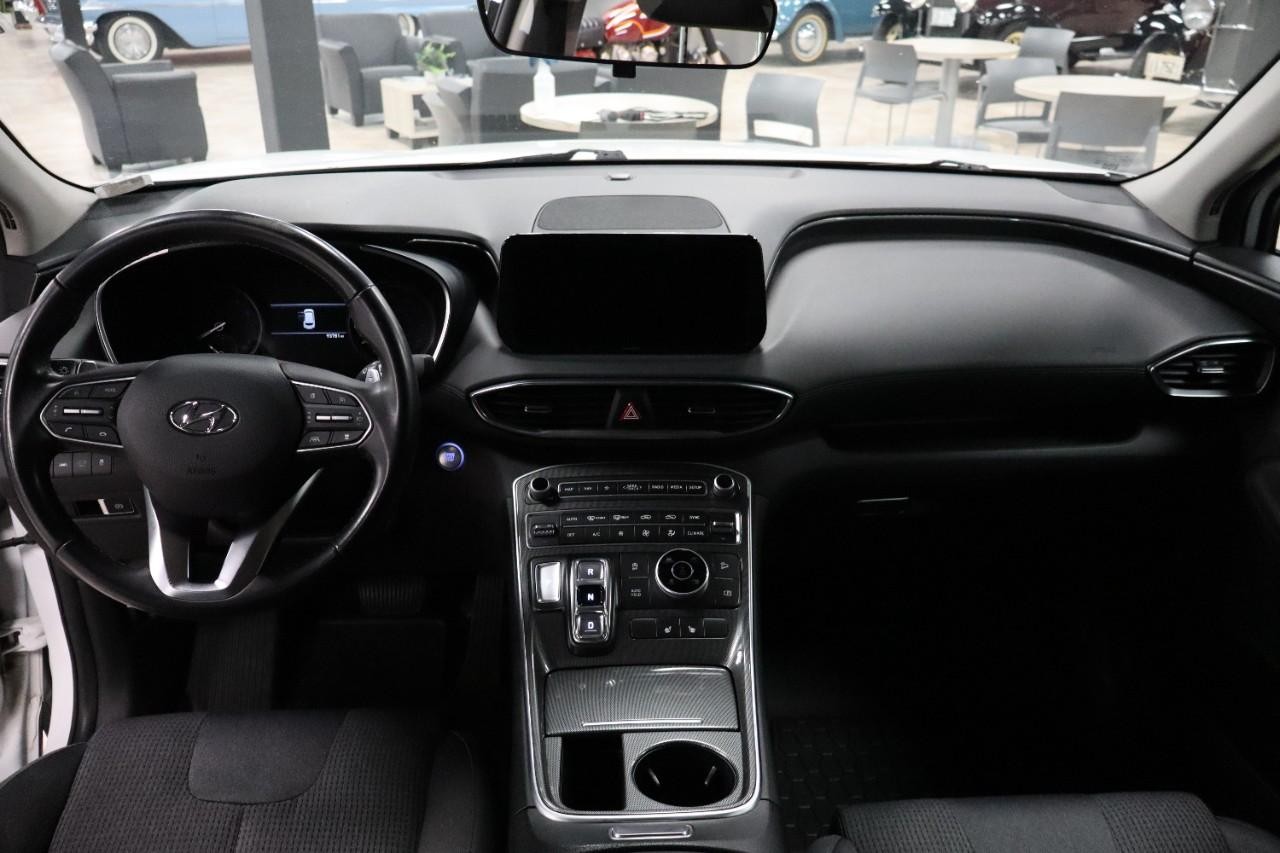 Hyundai Santa Fe Vehicle Full-screen Gallery Image 13