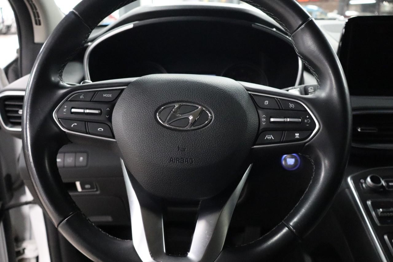 Hyundai Santa Fe Vehicle Full-screen Gallery Image 14