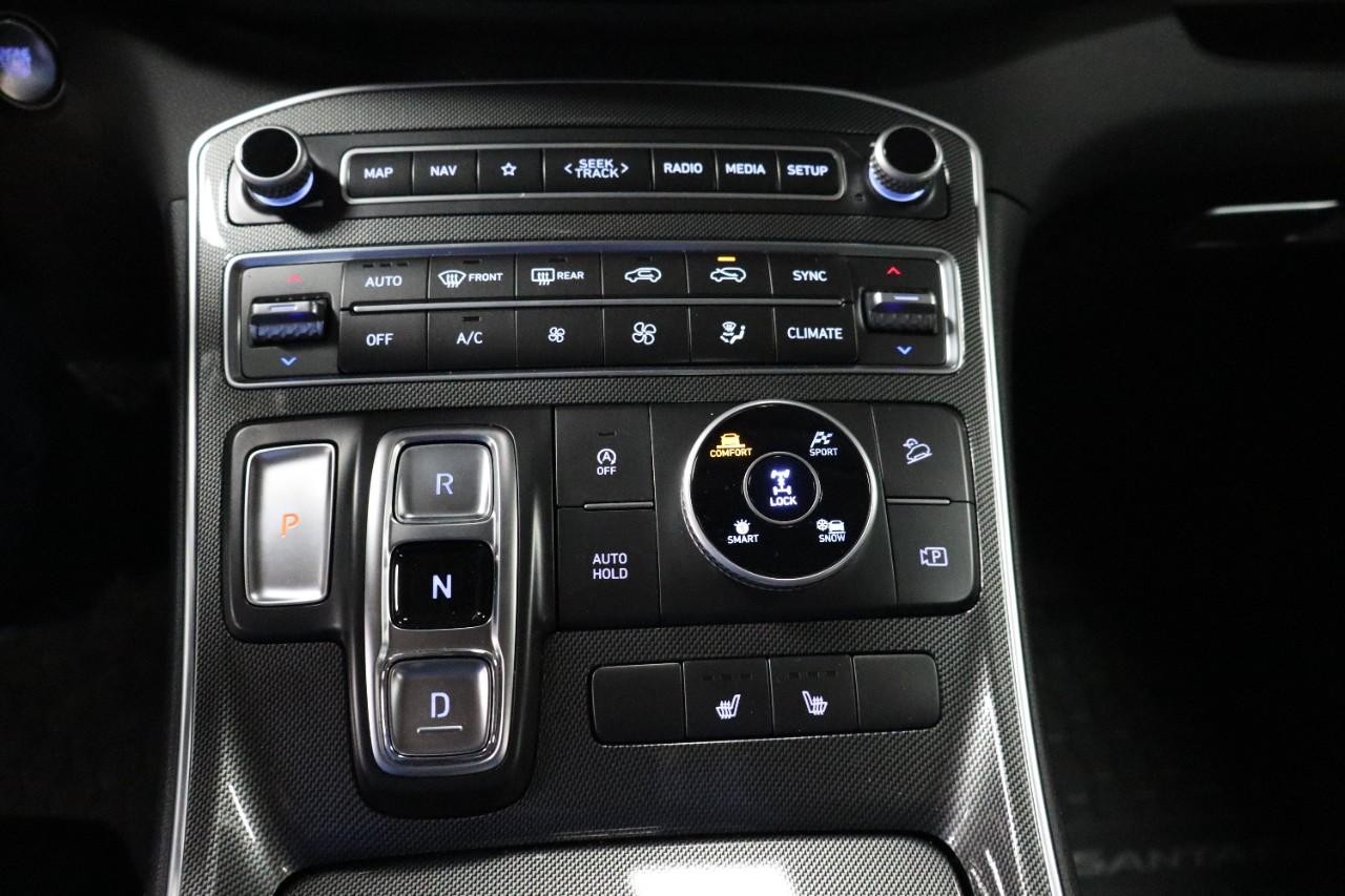 Hyundai Santa Fe Vehicle Full-screen Gallery Image 17