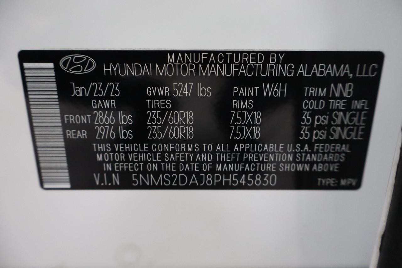 Hyundai Santa Fe Vehicle Full-screen Gallery Image 23
