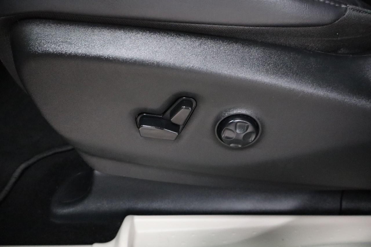 Chrysler Pacifica Vehicle Full-screen Gallery Image 11