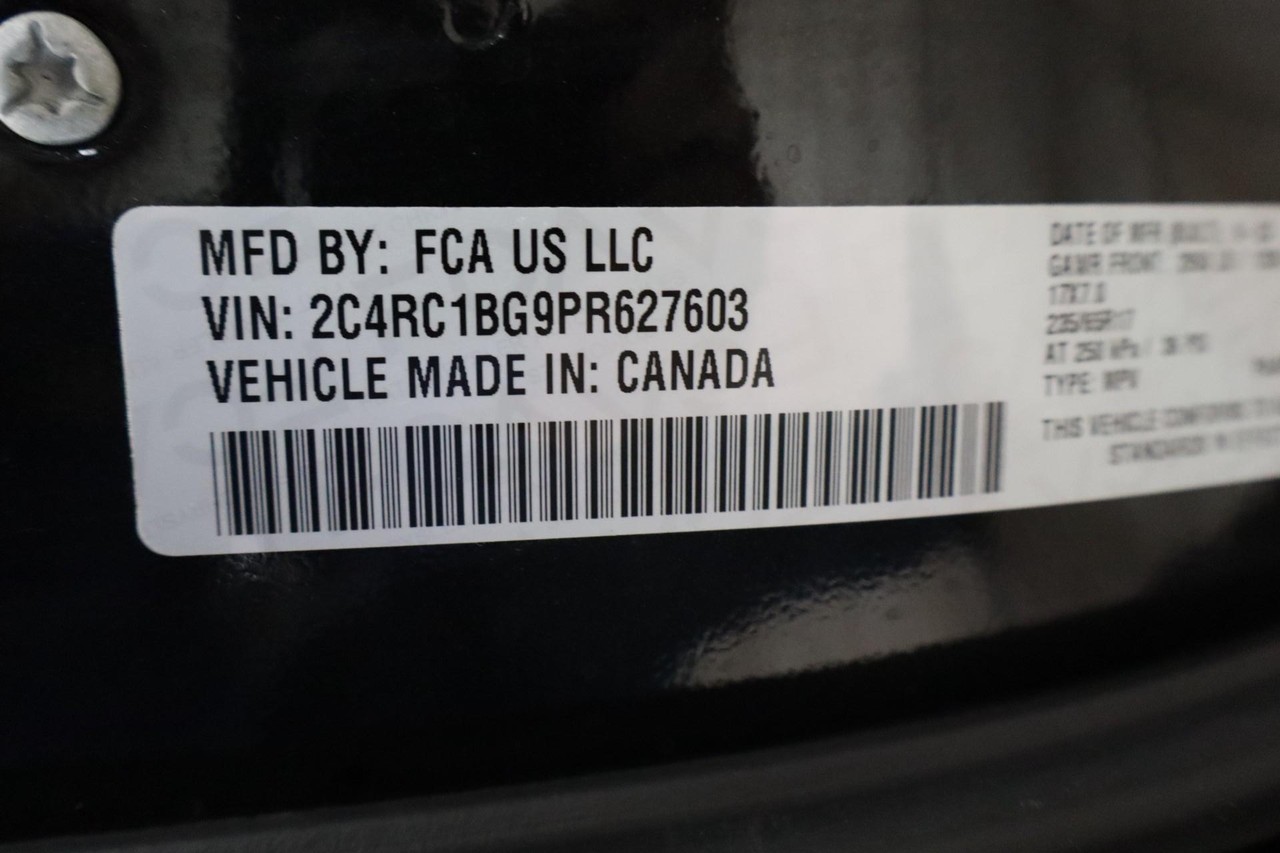 Chrysler Pacifica Vehicle Full-screen Gallery Image 23