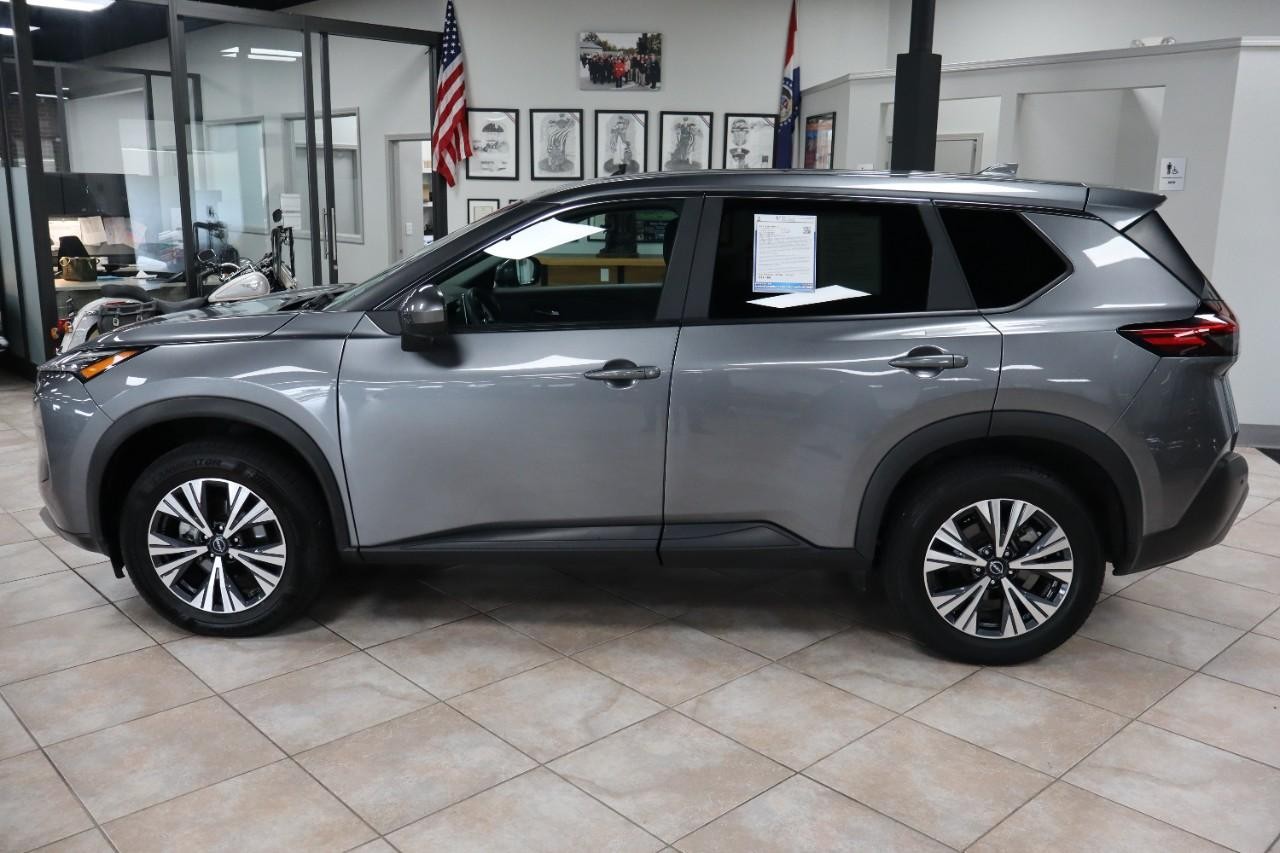 Nissan Rogue Vehicle Full-screen Gallery Image 3
