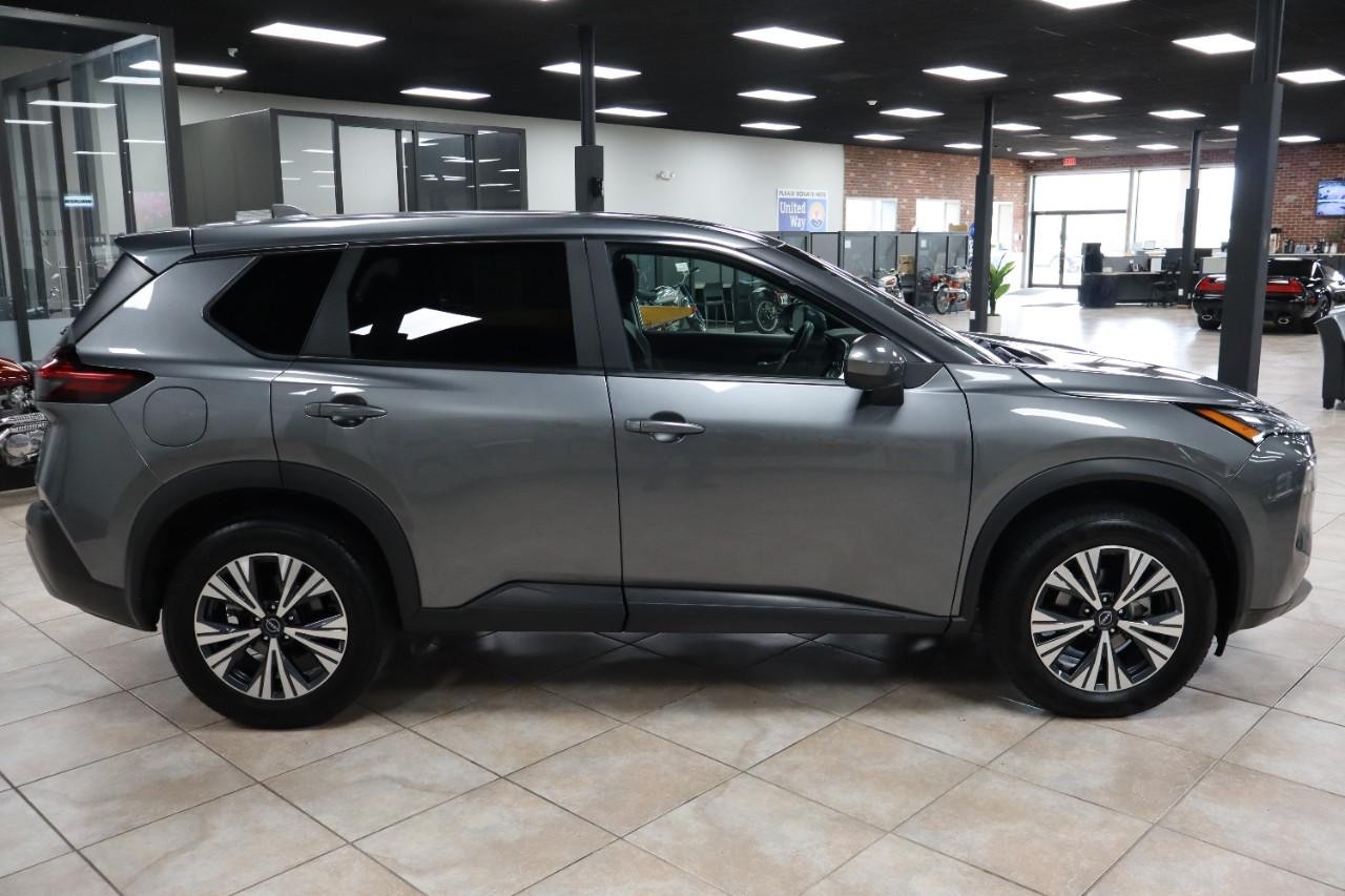 Nissan Rogue Vehicle Full-screen Gallery Image 6