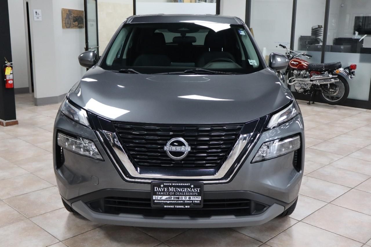 Nissan Rogue Vehicle Full-screen Gallery Image 8