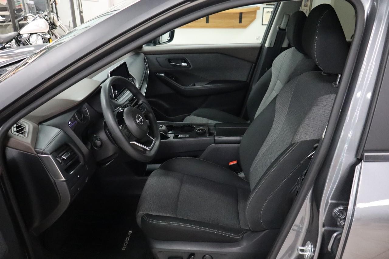 Nissan Rogue Vehicle Full-screen Gallery Image 9