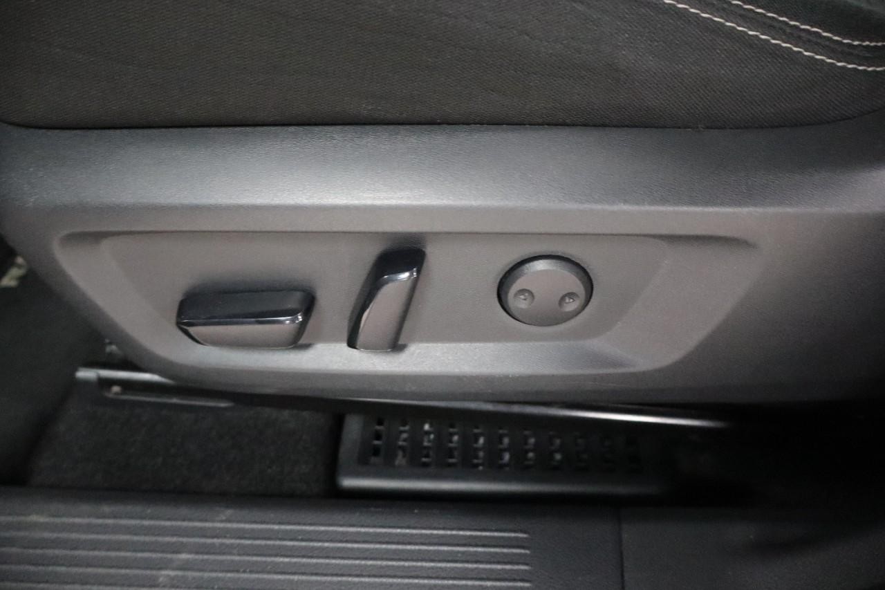 Nissan Rogue Vehicle Full-screen Gallery Image 10