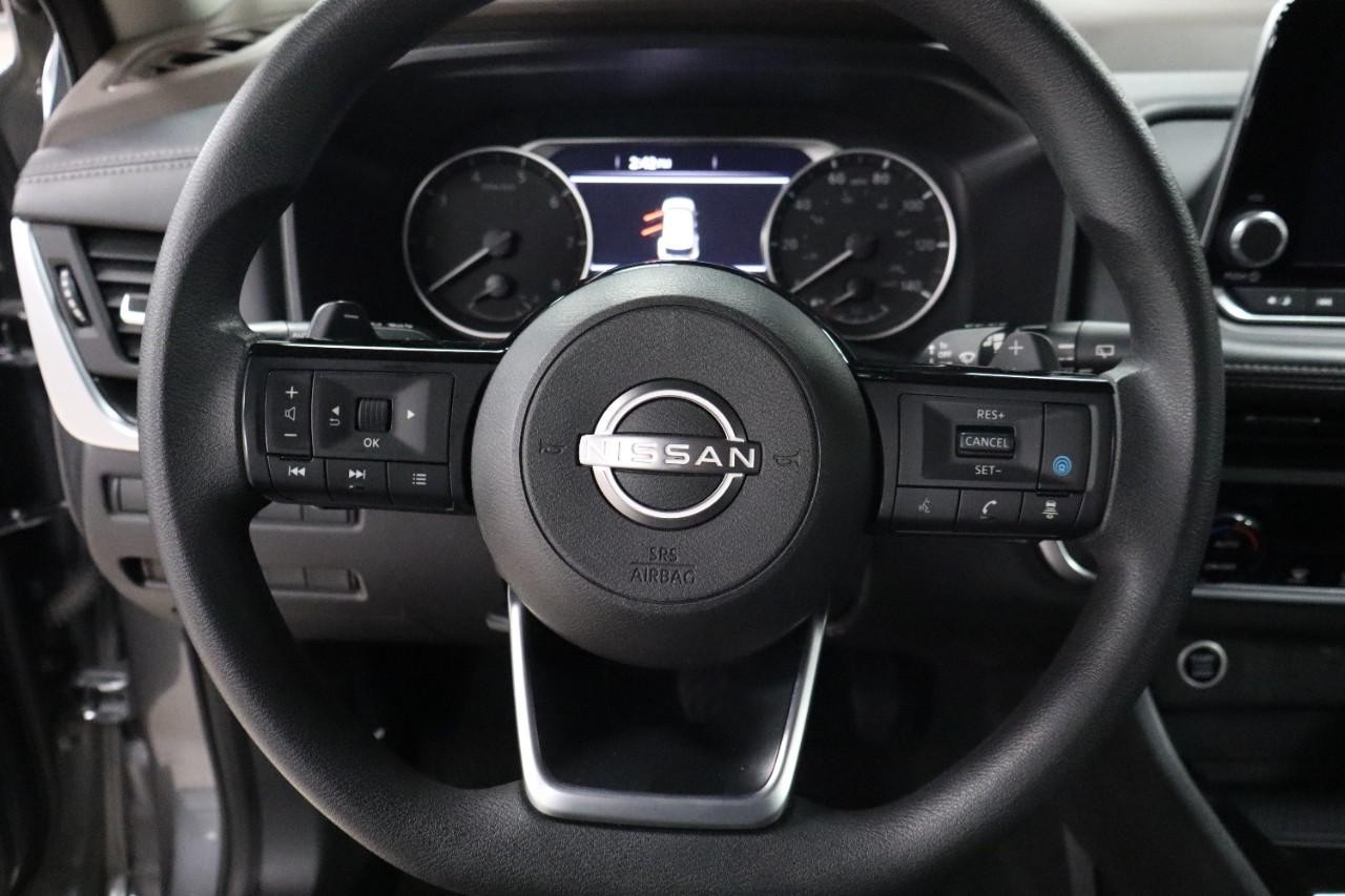 Nissan Rogue Vehicle Full-screen Gallery Image 13