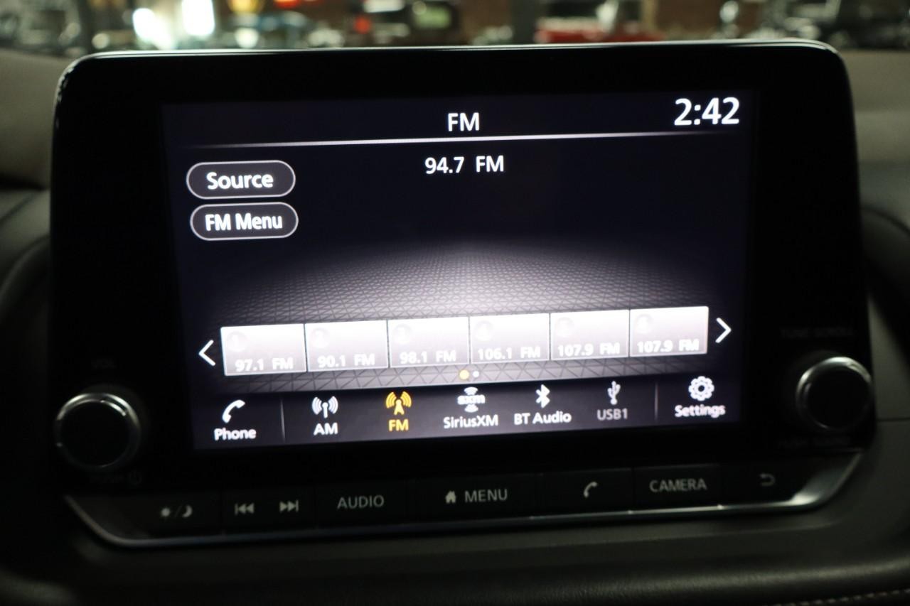 Nissan Rogue Vehicle Full-screen Gallery Image 15