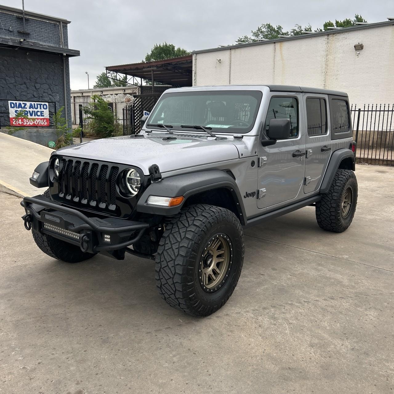 Jeep Wrangler Vehicle Full-screen Gallery Image 2