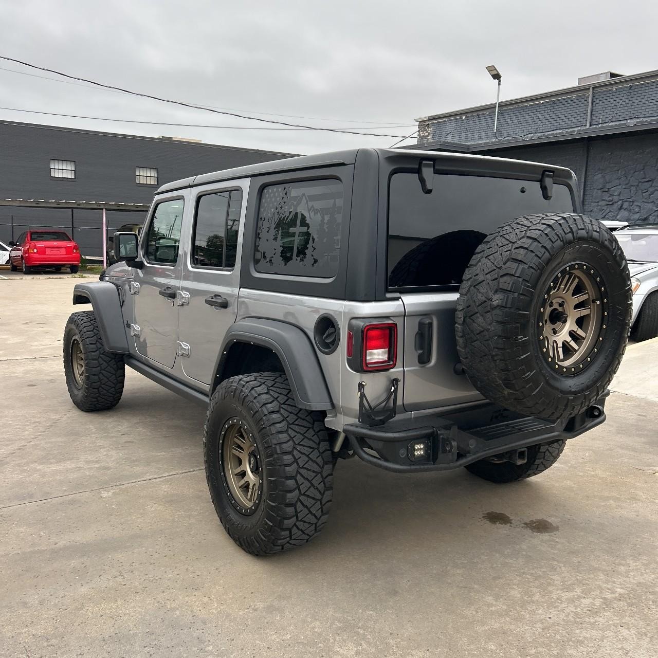 Jeep Wrangler Vehicle Full-screen Gallery Image 4