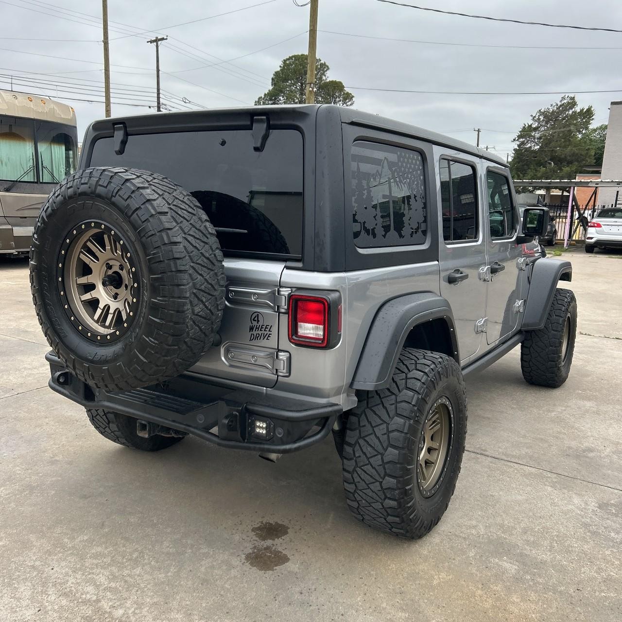 Jeep Wrangler Vehicle Full-screen Gallery Image 6