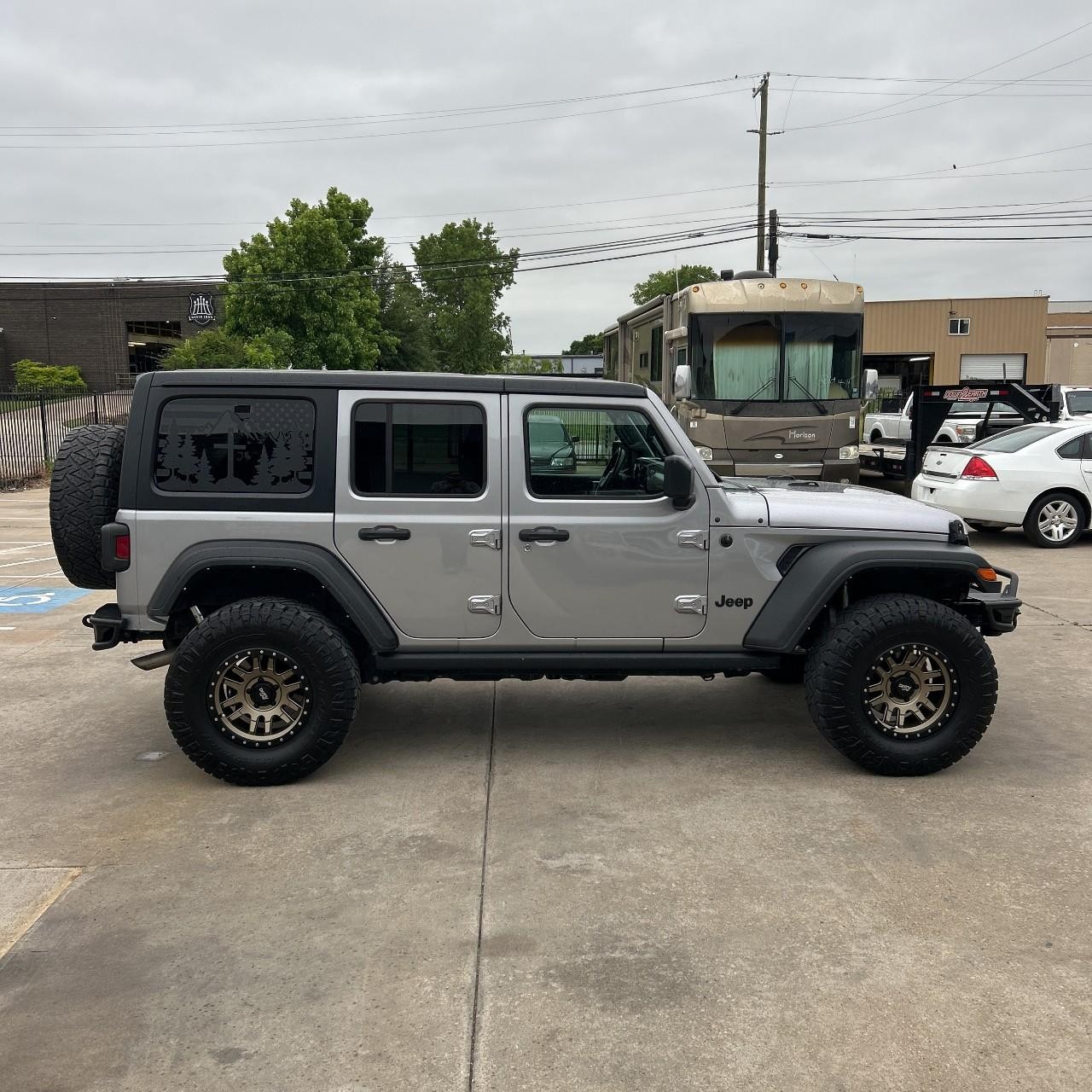 Jeep Wrangler Vehicle Full-screen Gallery Image 7