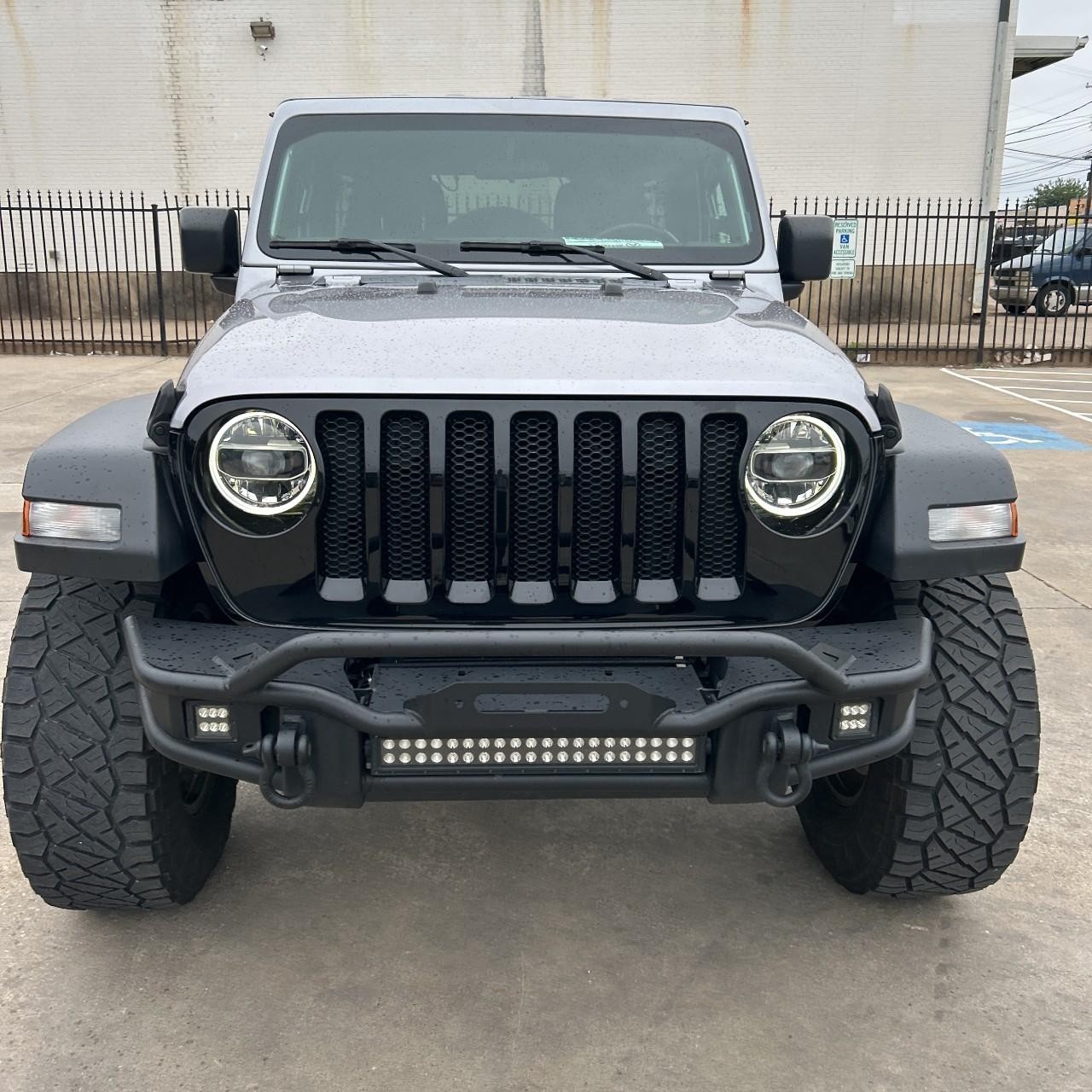 Jeep Wrangler Vehicle Full-screen Gallery Image 9