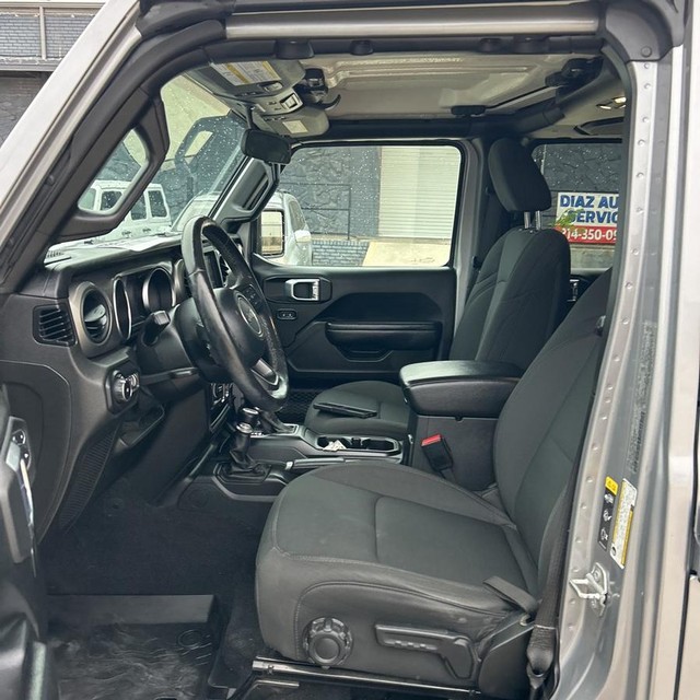 Jeep Wrangler Vehicle Full-screen Gallery Image 11