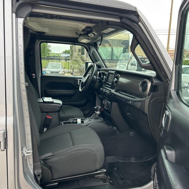 Jeep Wrangler Vehicle Full-screen Gallery Image 12