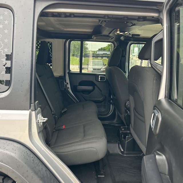 Jeep Wrangler Vehicle Full-screen Gallery Image 14