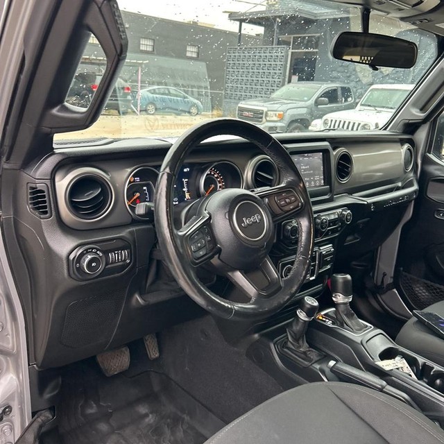 Jeep Wrangler Vehicle Full-screen Gallery Image 15