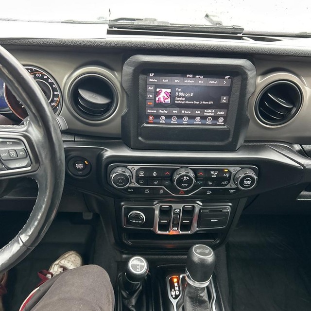 Jeep Wrangler Vehicle Full-screen Gallery Image 16